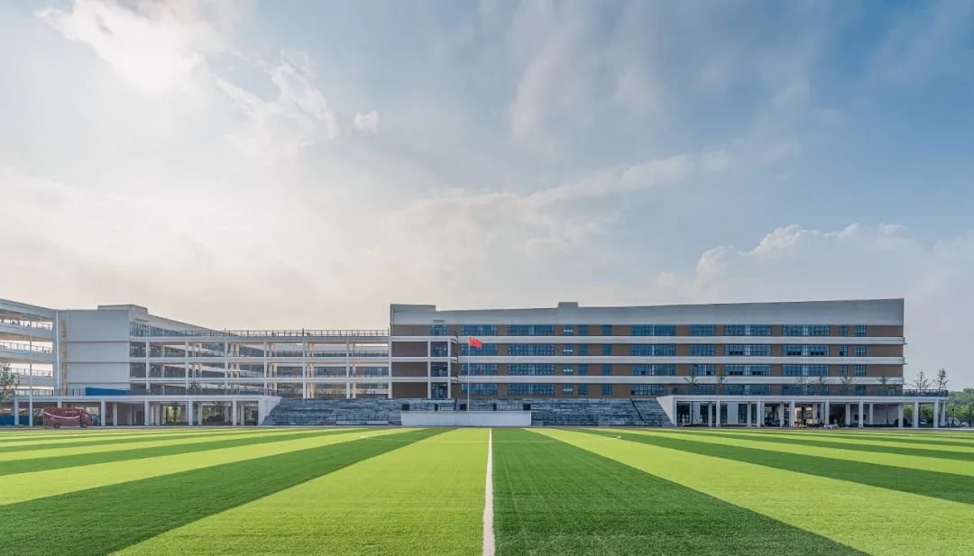 广东珠海斗门标杆宜居之作——南光泊岸荣获“2024人居梦想好房子(广东省)”