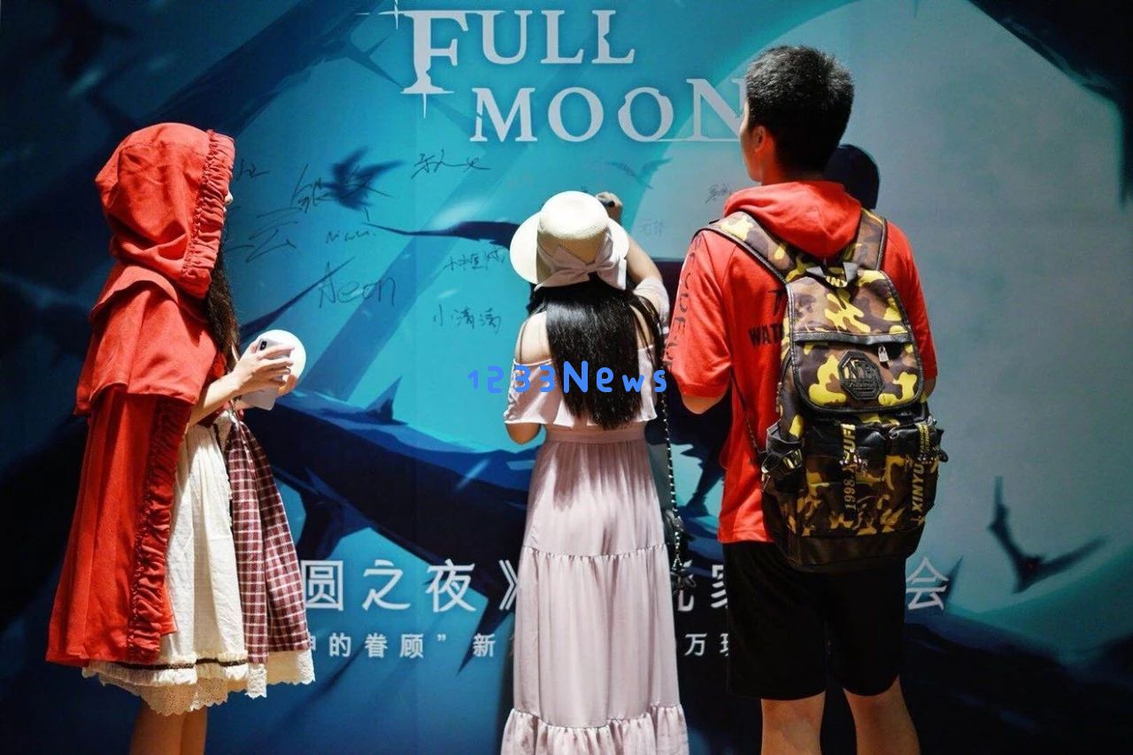 备受AppStore多次推荐的《月圆之夜》,上线一周年用户数量突破五百万