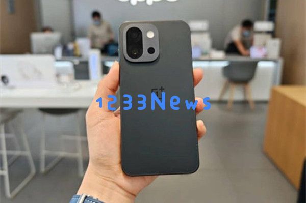 一加13s正式上线印度官网：专为小屏用户打造的梦想手机，满足你的所有期待