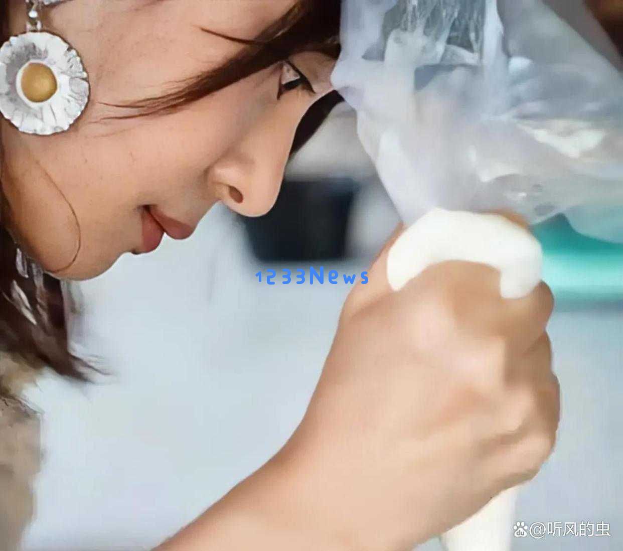 孙俪和邓超为女儿庆祝生日,温馨瞬间展现小公主优雅风范