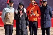 胡歌在当地生活得越来越融入，杨紫依然光彩照人，网友直言两人敬业程度显而易见