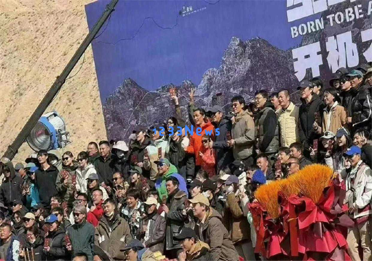 胡歌在当地生活得越来越融入，杨紫依然光彩照人，网友直言两人敬业程度显而易见