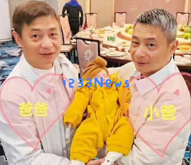 52岁李大双举办儿子百日庆典,三次婚姻的娇妻抱着宝宝亮相