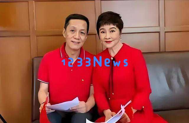 52岁李大双举办儿子百日庆典,三次婚姻的娇妻抱着宝宝亮相