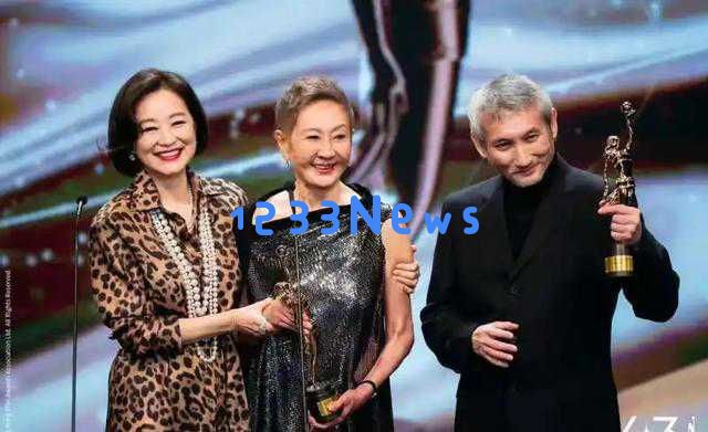 52岁李大双举办儿子百日庆典,三次婚姻的娇妻抱着宝宝亮相
