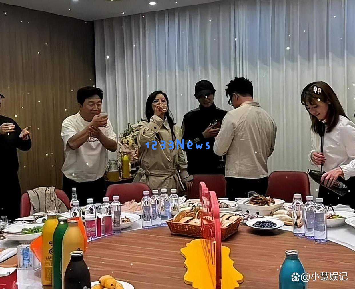 华表奖颁奖后星光璀璨，黄渤陈凯歌主桌，人均80轮流敬酒向领导致敬