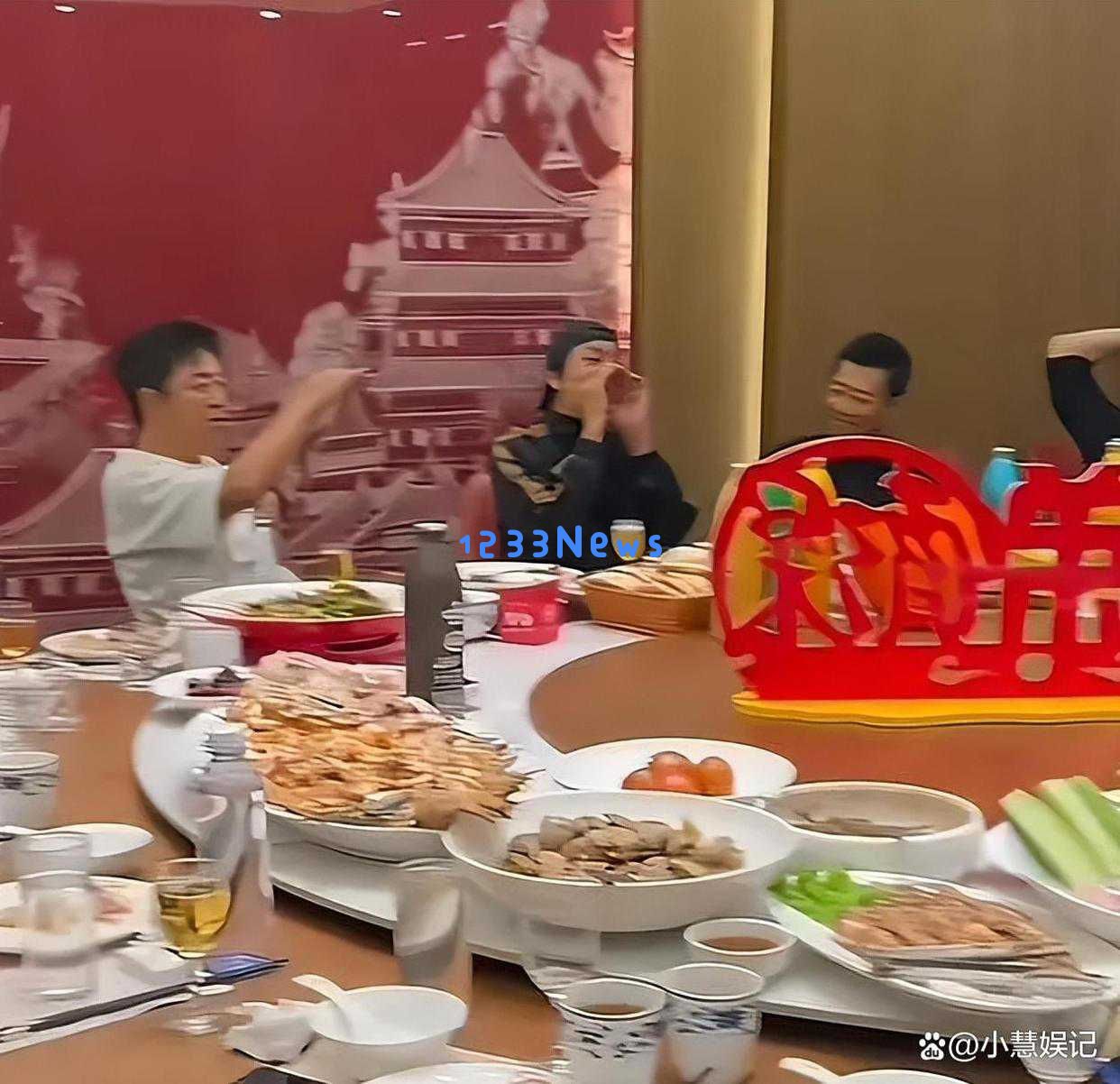 华表奖颁奖后星光璀璨，黄渤陈凯歌主桌，人均80轮流敬酒向领导致敬