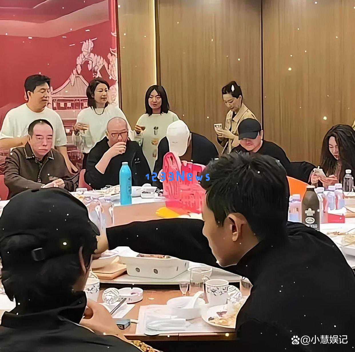 华表奖颁奖后星光璀璨，黄渤陈凯歌主桌，人均80轮流敬酒向领导致敬