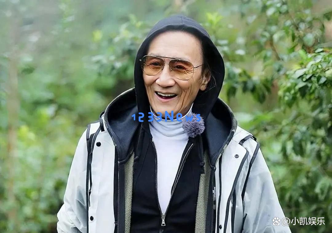 缺席谢霆锋演唱会的谢贤现身，坐轮椅被保姆扶持，脸色显得有些疲惫