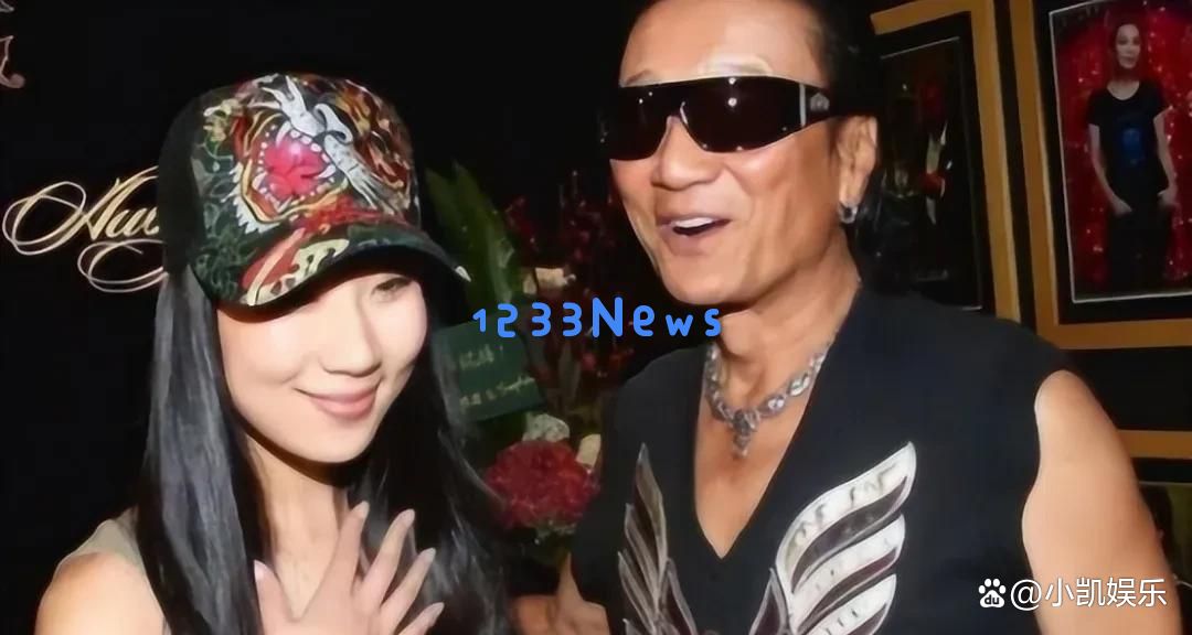 缺席谢霆锋演唱会的谢贤现身，坐轮椅被保姆扶持，脸色显得有些疲惫