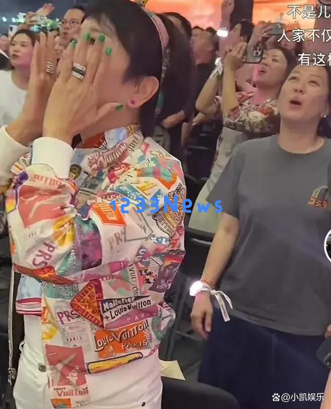 缺席谢霆锋演唱会的谢贤现身，坐轮椅被保姆扶持，脸色显得有些疲惫