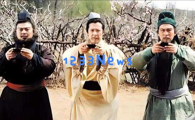 经典名著《三国演义》再度翻拍，由王扶林执导，鲍国安出演独特曹操角色