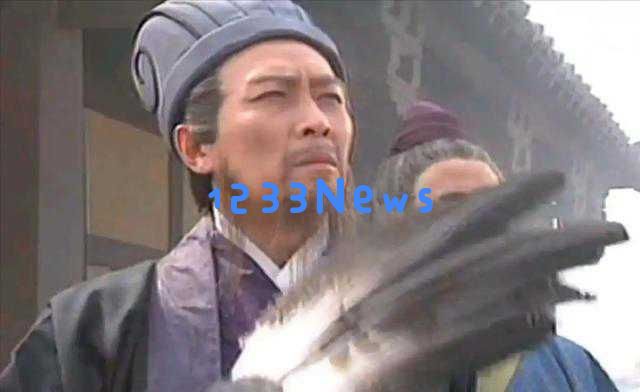 经典名著《三国演义》再度翻拍，由王扶林执导，鲍国安出演独特曹操角色