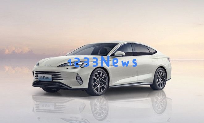 比亚迪海豹DM-i正式开启预售，起售价17.68万元，强力竞争合资燃油B级车市场