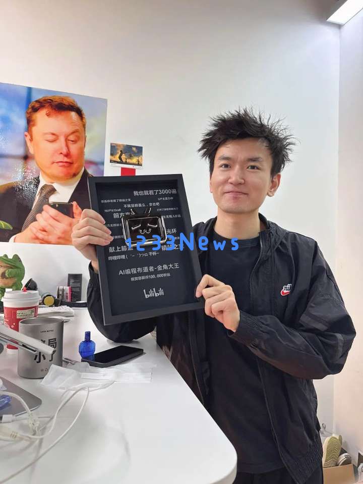 被AI取代的前同事，正在通过AI年入百万