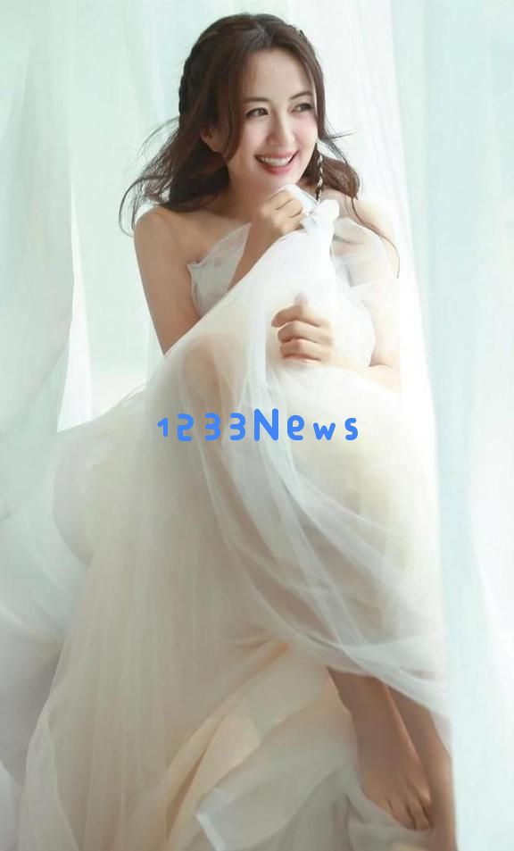 杨童舒现状:虽已50岁依然容颜焕发,执教大学且儿子帅气与她神似