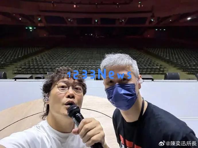 陈奕迅夜晚发布自拍照,网友评论称他已经全面复活,状态回归巅峰