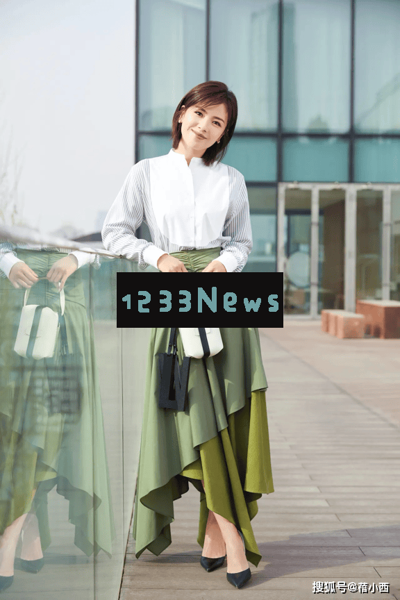 刘涛引领“无龄感”风潮:条纹T恤搭牛仔裤,谁能看出她是妈妈?