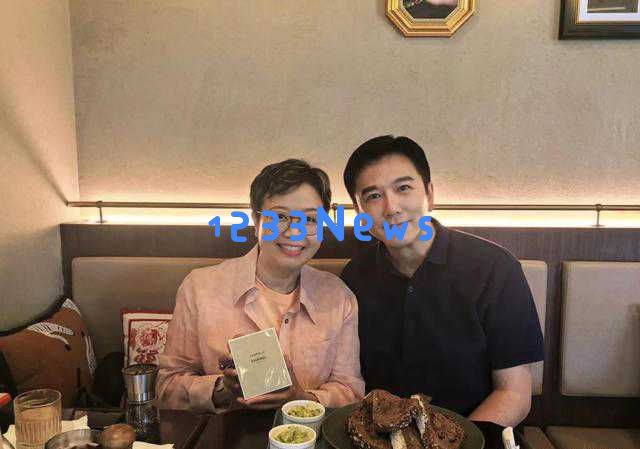 年过六旬的温兆伦重返娱乐圈,魅力依旧令人瞩目,家庭幸福美满令人羡慕
