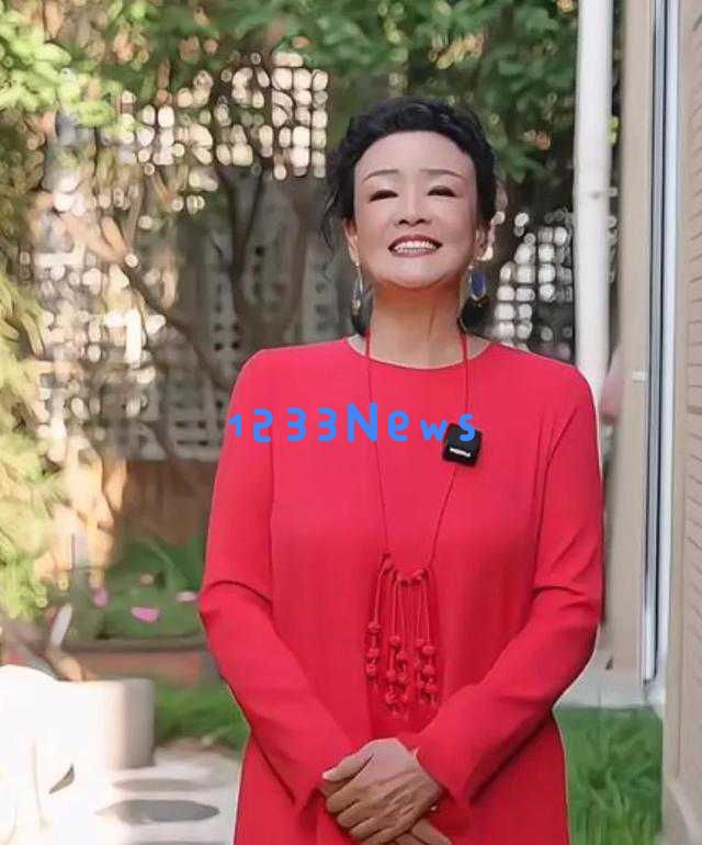 汪小菲与马筱梅的婚礼即将举行,张兰身穿红衣送上heartfelt祝福,网友们翘首以待盛大直播!