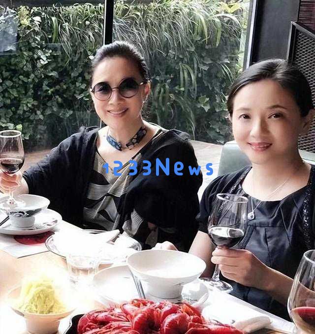 陶慧敏重回公众视线,59岁依然散发着优雅的魅力与风采