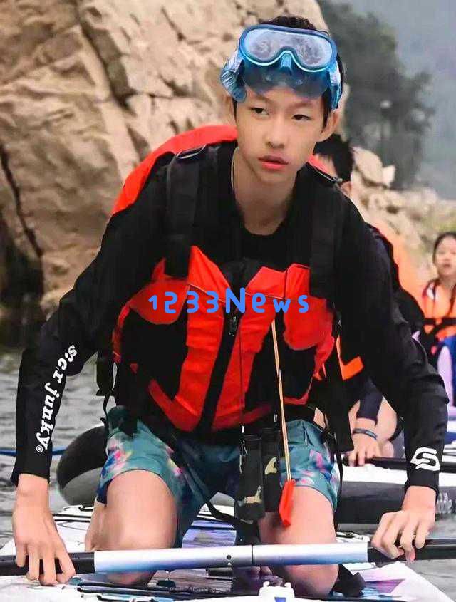 姚晨六一庆祝晒娃遭质疑!女儿龅牙问题引争议,儿子瘦弱被攻击,亲自回应澄清非后妈