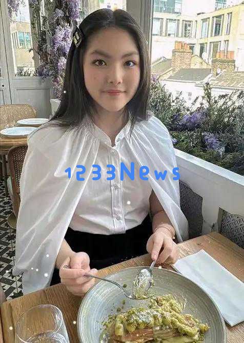 李湘晒奢华粽子庆端午,女儿时尚穿搭引发热议