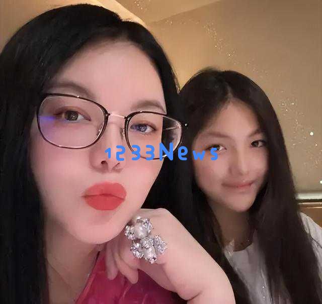 李湘晒奢华粽子庆端午,女儿时尚穿搭引发热议