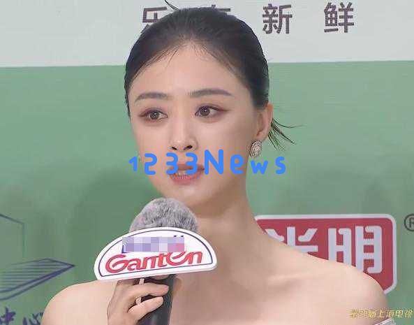白玉兰奖盛典璀璨夺目,靳东宋佳双双捧奖,女明星风采引发广泛讨论