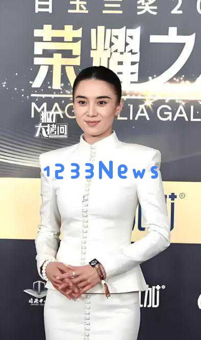 吴越与宋佳同台争艳,白玉兰舞台上友谊与实力共同绽放精彩
