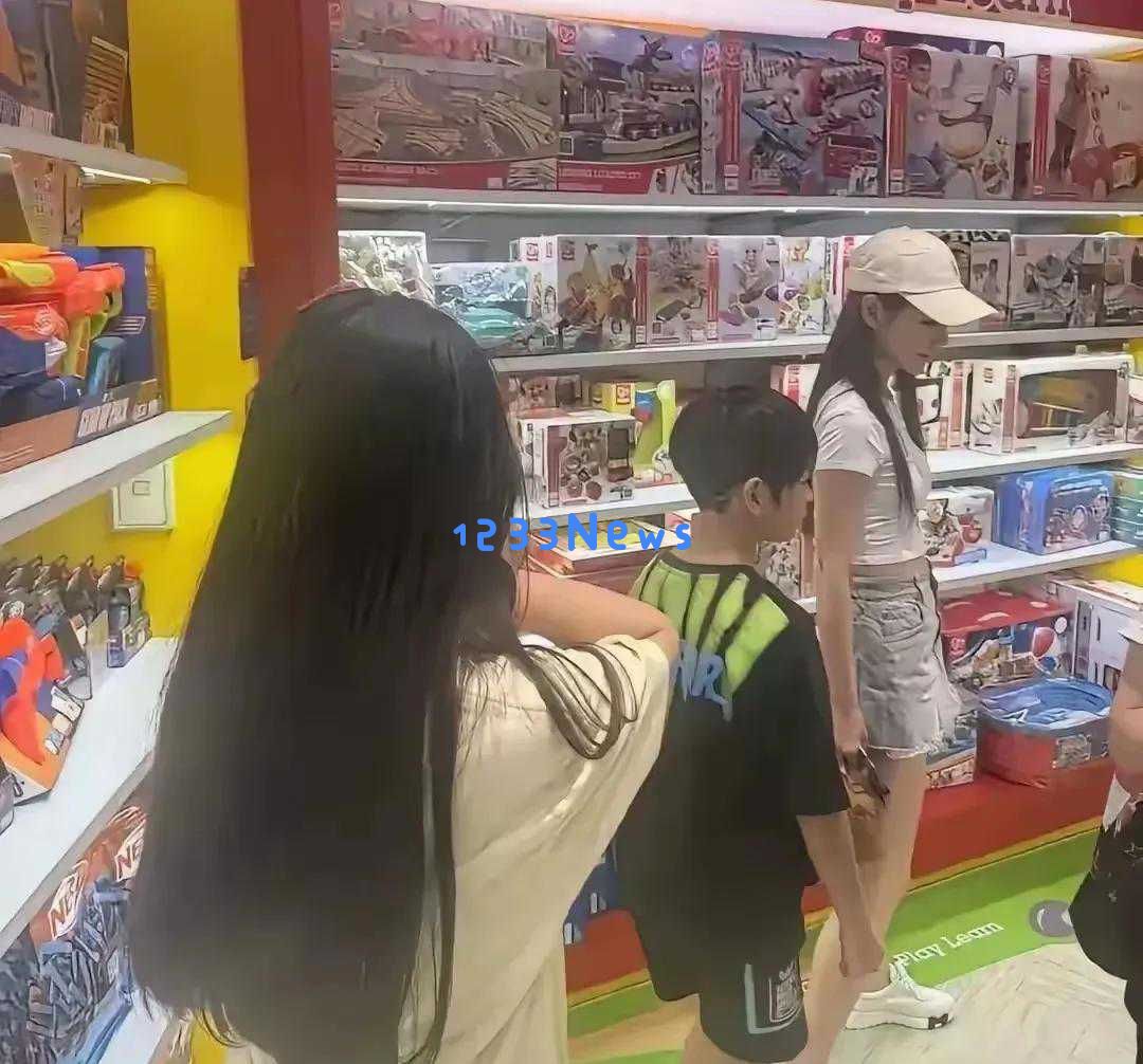 小S女儿办画展,频频提到姨妈引起外界对大S的质疑与讨论