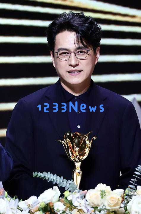 宋佳最新三张心情摄影曝光,连连夺得白玉兰视后引发众多惊喜