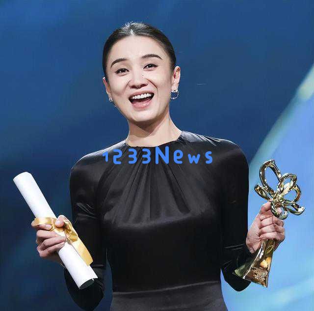 宋佳三张心情写真新鲜曝光,夺得白玉兰视后令人惊喜不断