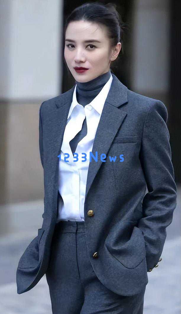 宋佳三张心情写真新鲜曝光,夺得白玉兰视后令人惊喜不断