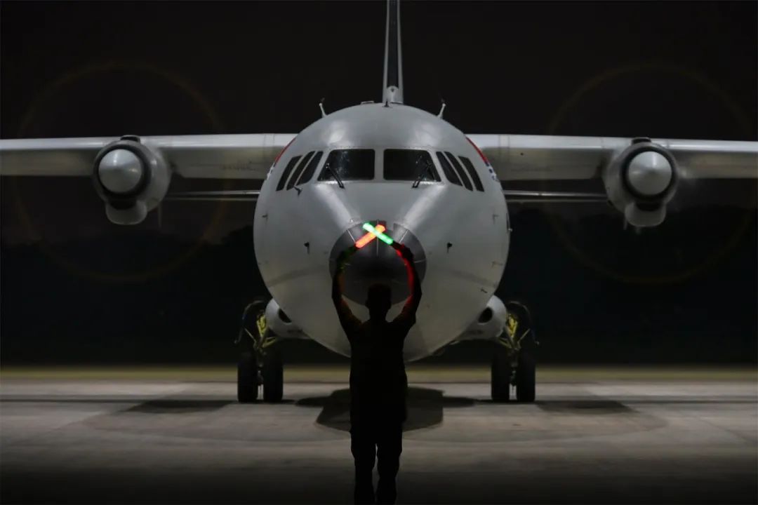 昼夜奋战！东部战区海军航空兵某部开展持续反潜训练提升打击能力