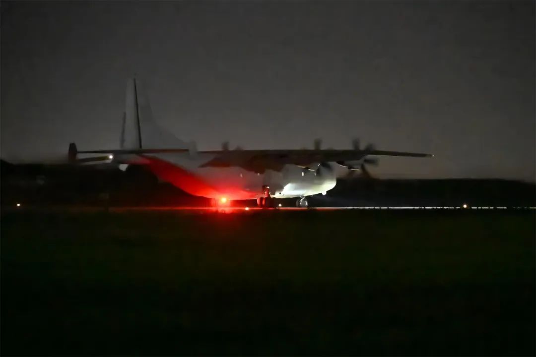 昼夜奋战！东部战区海军航空兵某部开展持续反潜训练提升打击能力