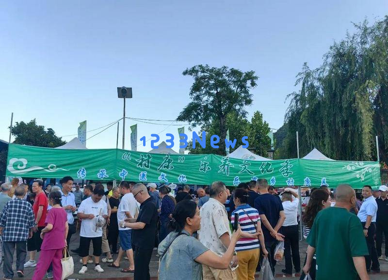 当传统的“中医文化”遇上农村的“村晚”，这个摊位上带给你怎样的惊喜？