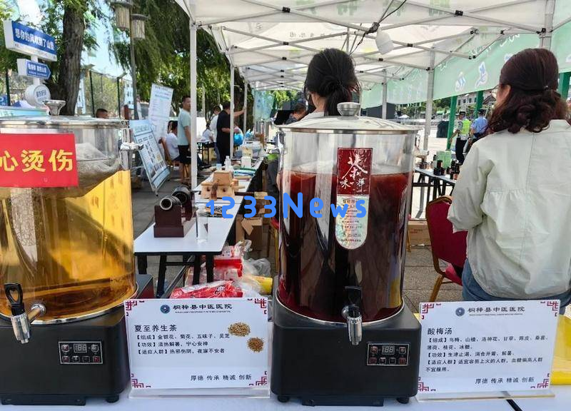 当传统的“中医文化”遇上农村的“村晚”，这个摊位上带给你怎样的惊喜？