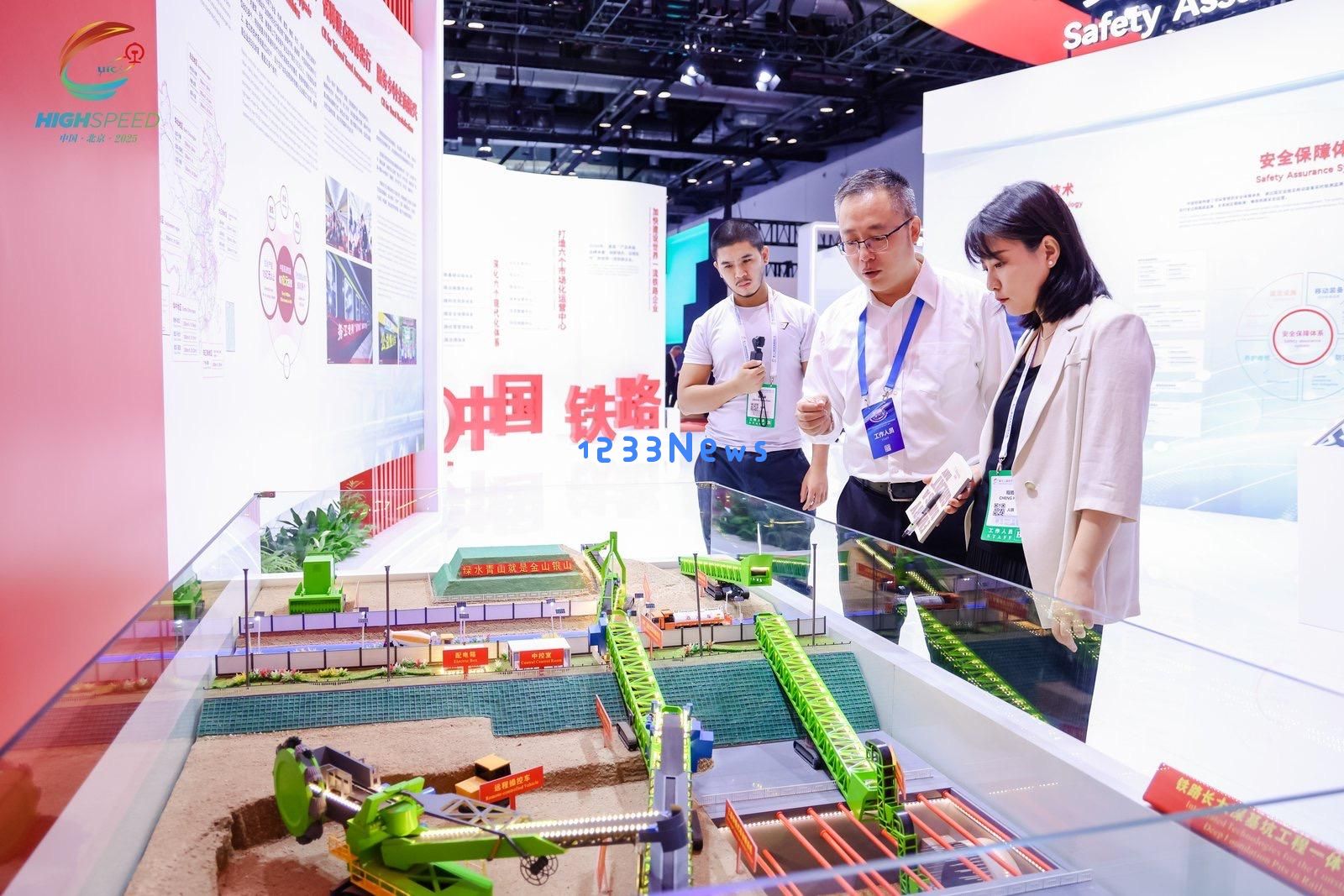 最新科技与装备在中国国际现代化铁路技术装备展上纷纷亮相,展现创新成果