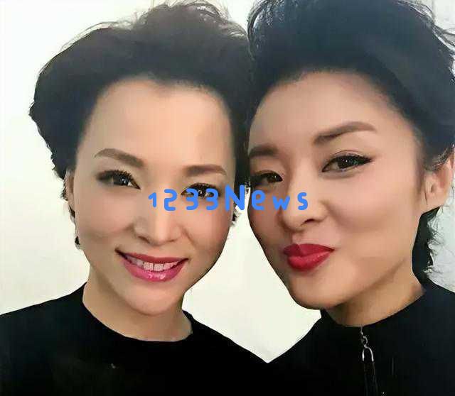 周涛与春晚旧友同台重聚,优雅气质如昔,网友感叹岁月如梭