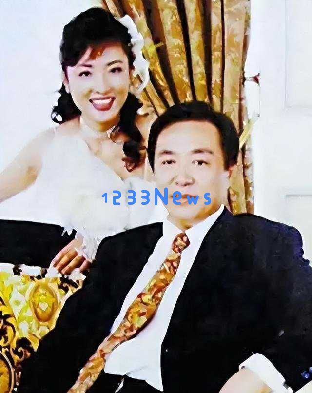 周涛与春晚旧友同台重聚,优雅气质如昔,网友感叹岁月如梭