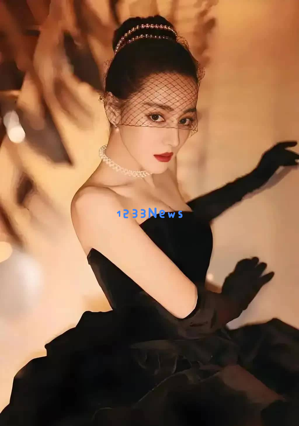 迪丽热巴曾被称为“水后”，如今成功逆袭成为90后首位视后封后的传奇