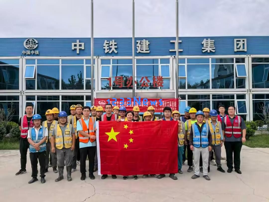 中铁建工即墨中心城项目:双节佳节关怀一线建设者,共享温暖的工地团圆之夜