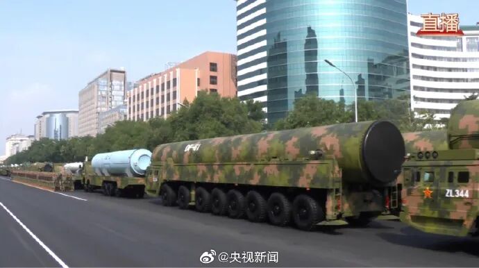 全球打击能力全面提升!东风_5C战略导弹首次亮相,震撼四方
