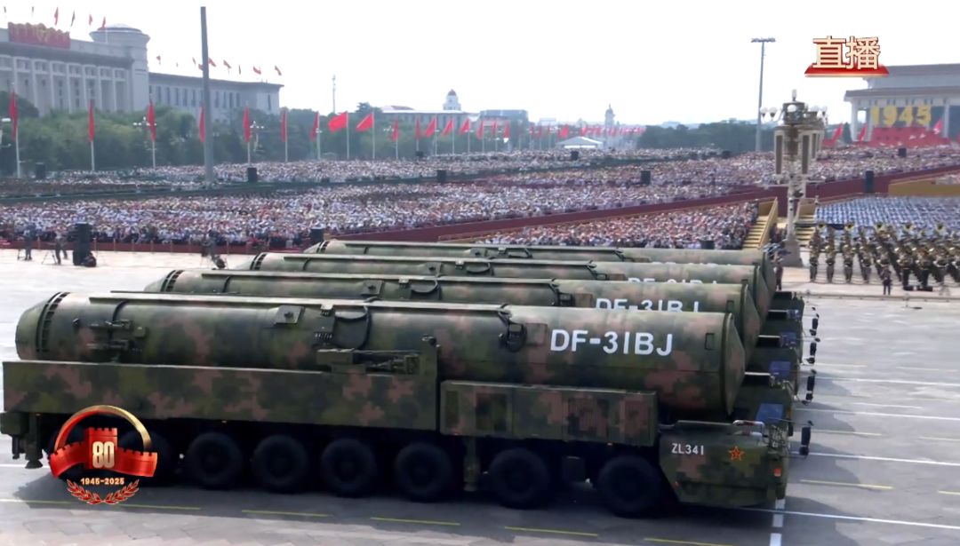 东风_5C与东风_61洲际导弹正式展示,引发全球关注!