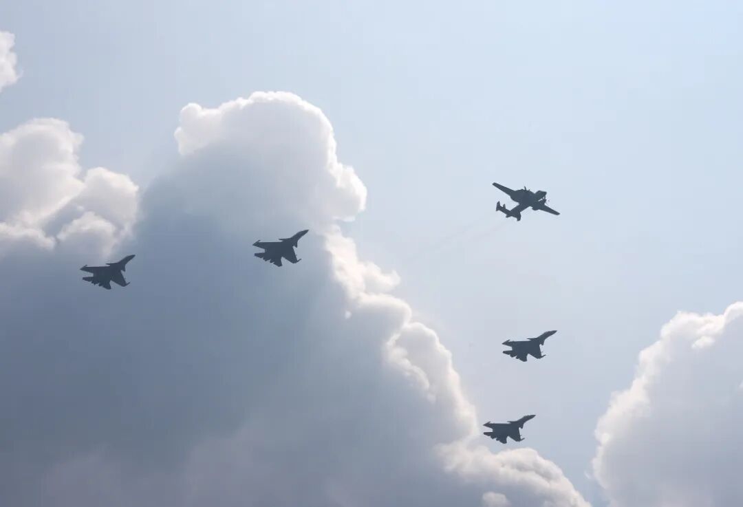 长空利剑,雄风勃发!见证空中梯队荣耀受阅的瞬间时刻 长空利剑,雄风勃发!见证空中梯队荣耀受阅的瞬间时刻