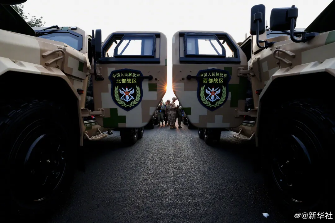 新华社发布视觉盛宴!100幅震撼人心的精彩图片!