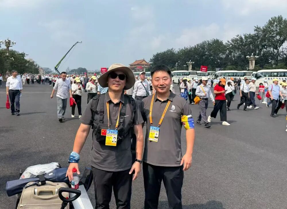 网络热议!这位兵哥哥的帅气照片引发关注,他亲自拍摄的!