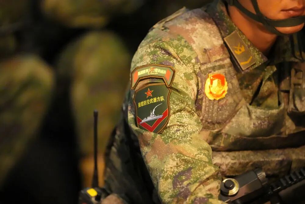 网络热议!这位兵哥哥的帅气照片引发关注,他亲自拍摄的!