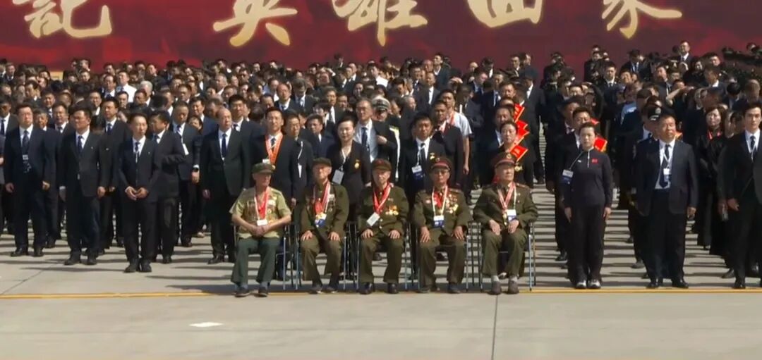 老兵们,荣归故里!胸前闪耀的军功章背后倾诉着满满泪水…… 老兵们,荣归故里!胸前闪耀的军功章背后倾诉着满满泪水……